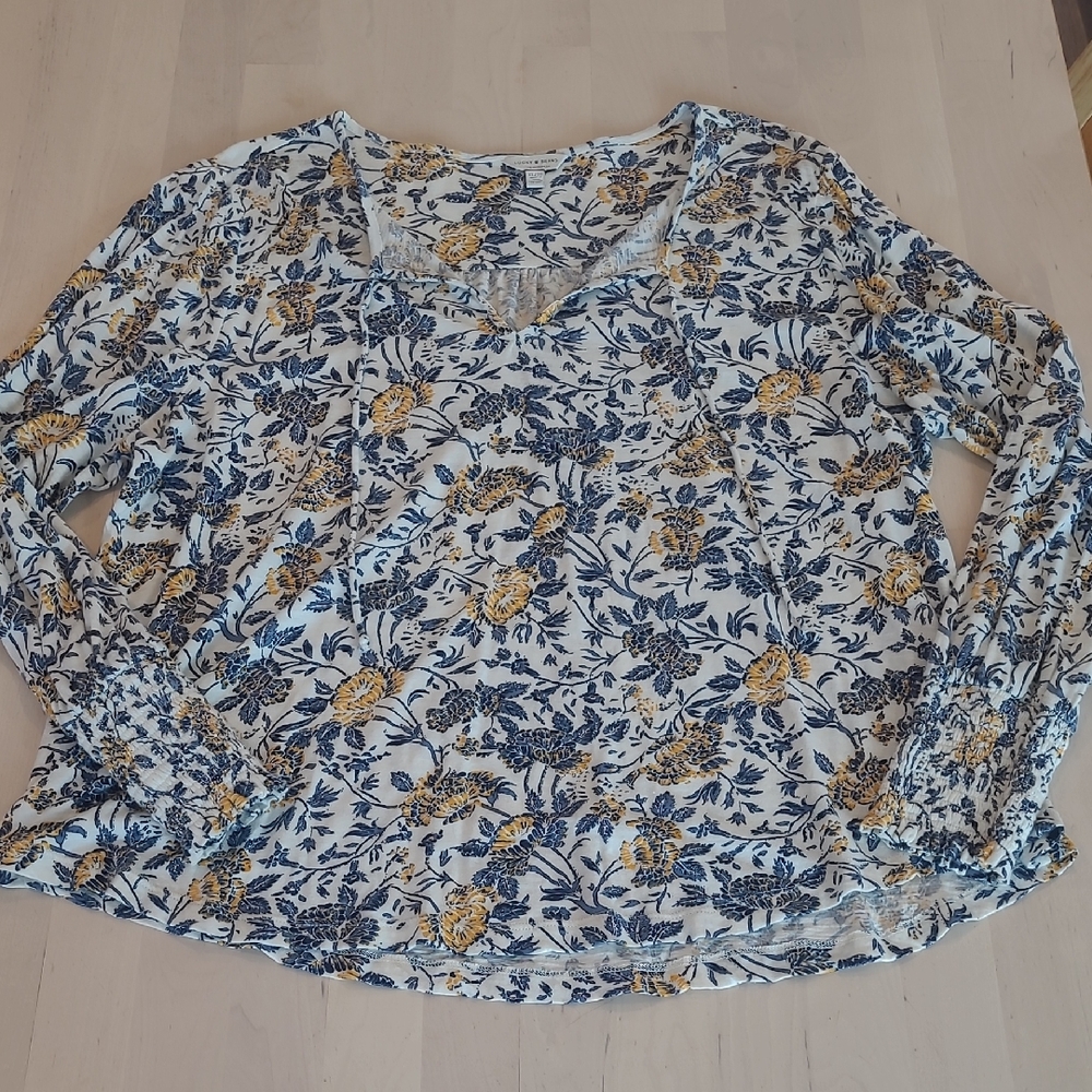 LIKE NEW Lucky Brand Floral Print Long Sleeved V-neck Lightweight Blouse